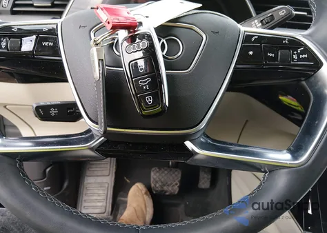 2022 Audi E-Tron Premium Plus Quattro из США, поврежденный, VIN WA1LAAGE3NB022128